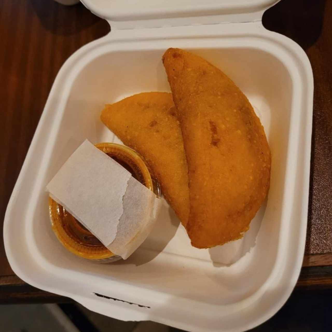 Empanadas de Maíz rellena de Ropa Vieja y su Salsa