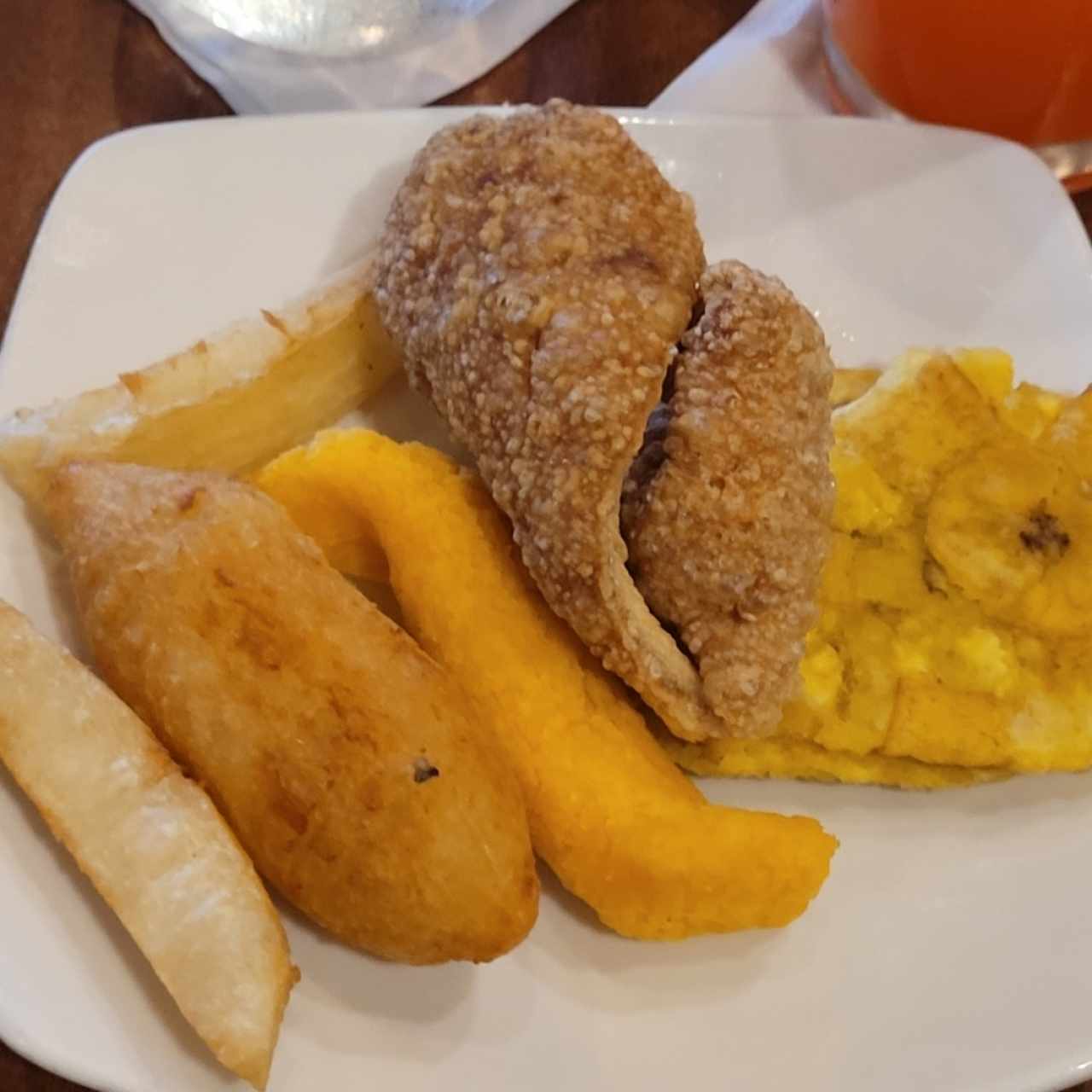 Frituras - Chicharrón,yuca, patacones 