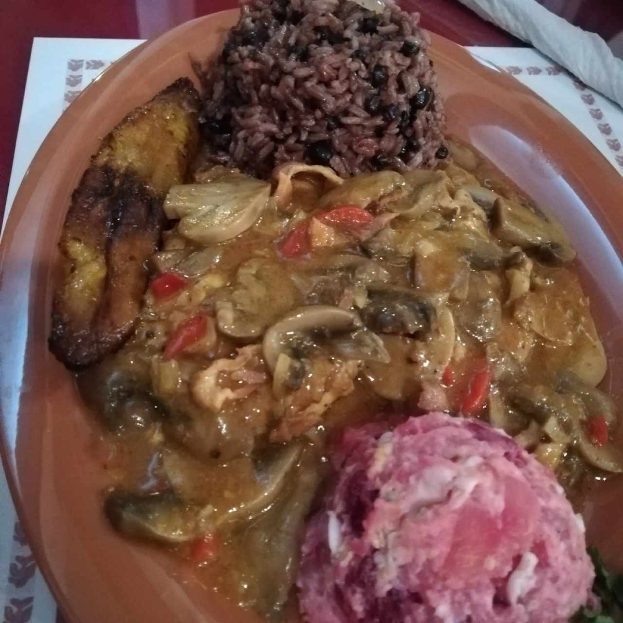 pollo en salsa de hongos