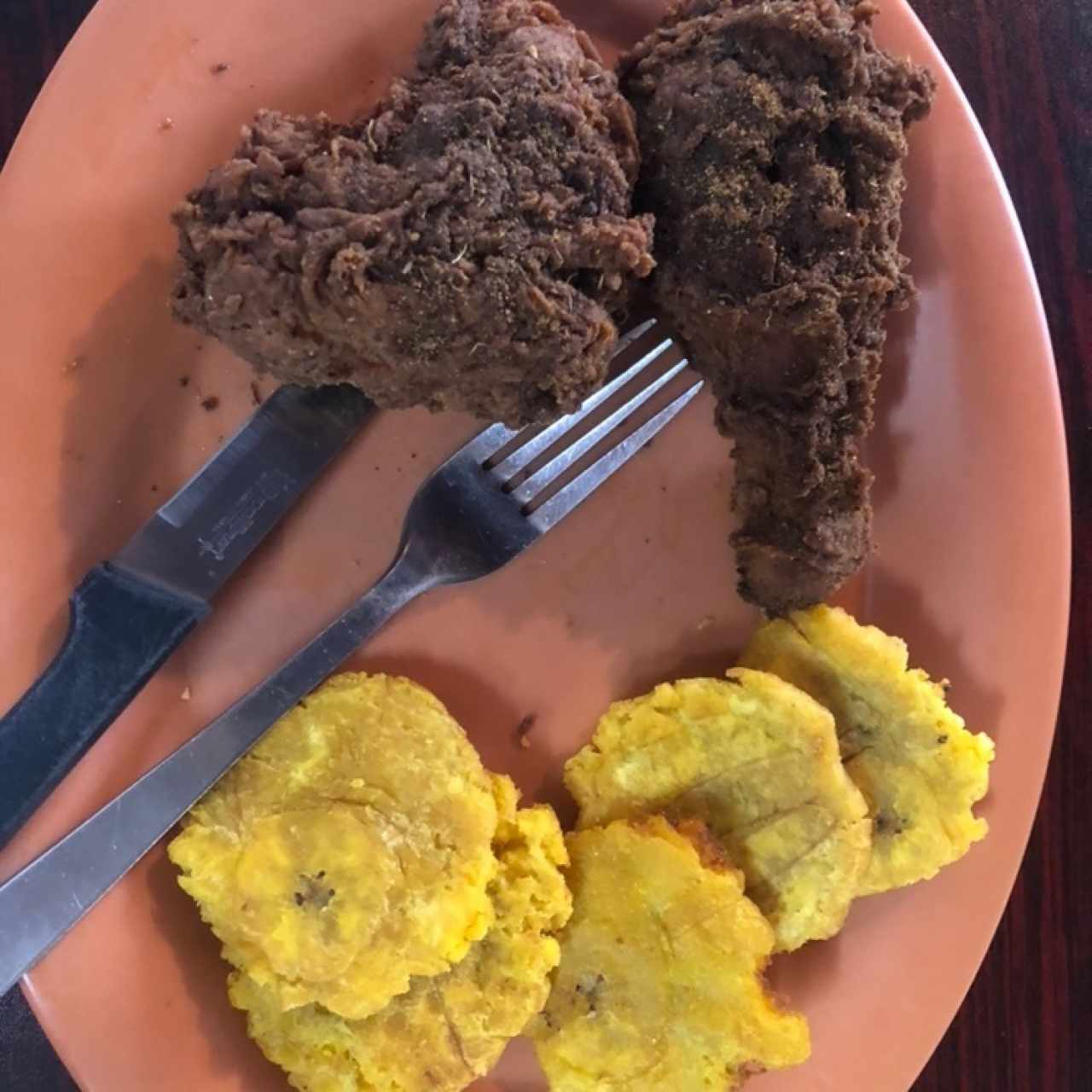 Pescado frito bañado en salsa