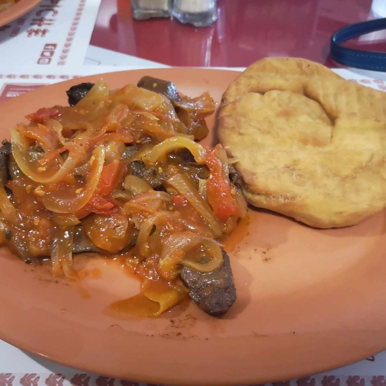 hígado encebollado