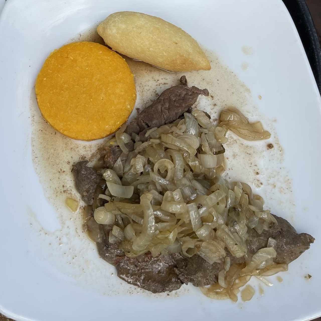 Bistec con tortilla y carimañola