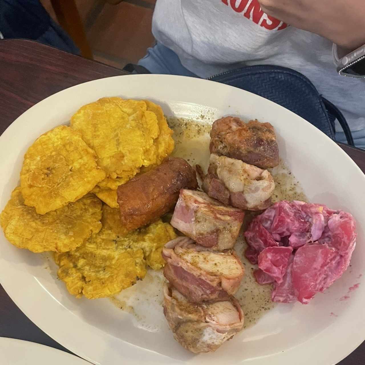 Pollo En Salsa De Hongos Y Tocino