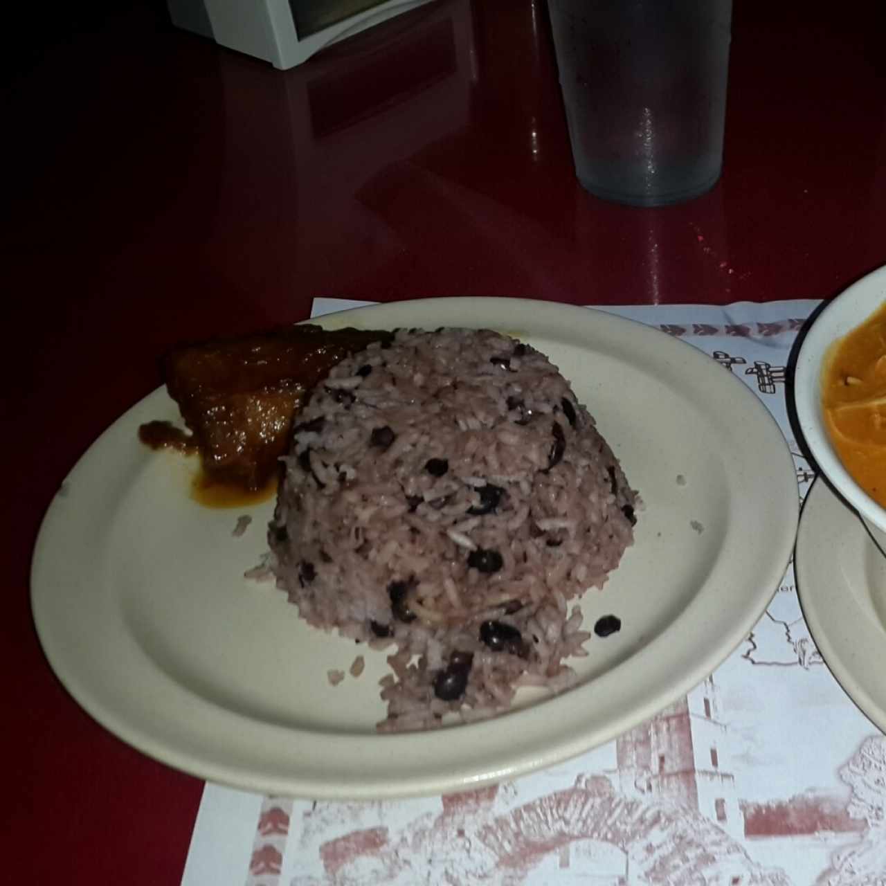 Arroz con guandú y plátano en tentación