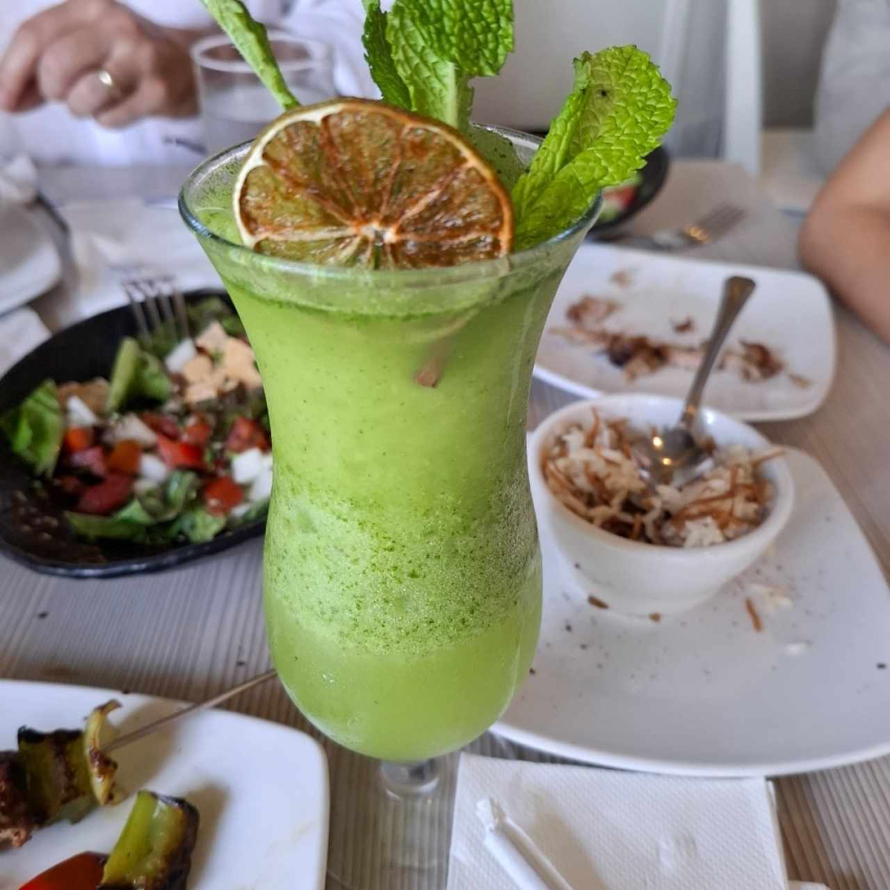 limonada con yerbabuena
