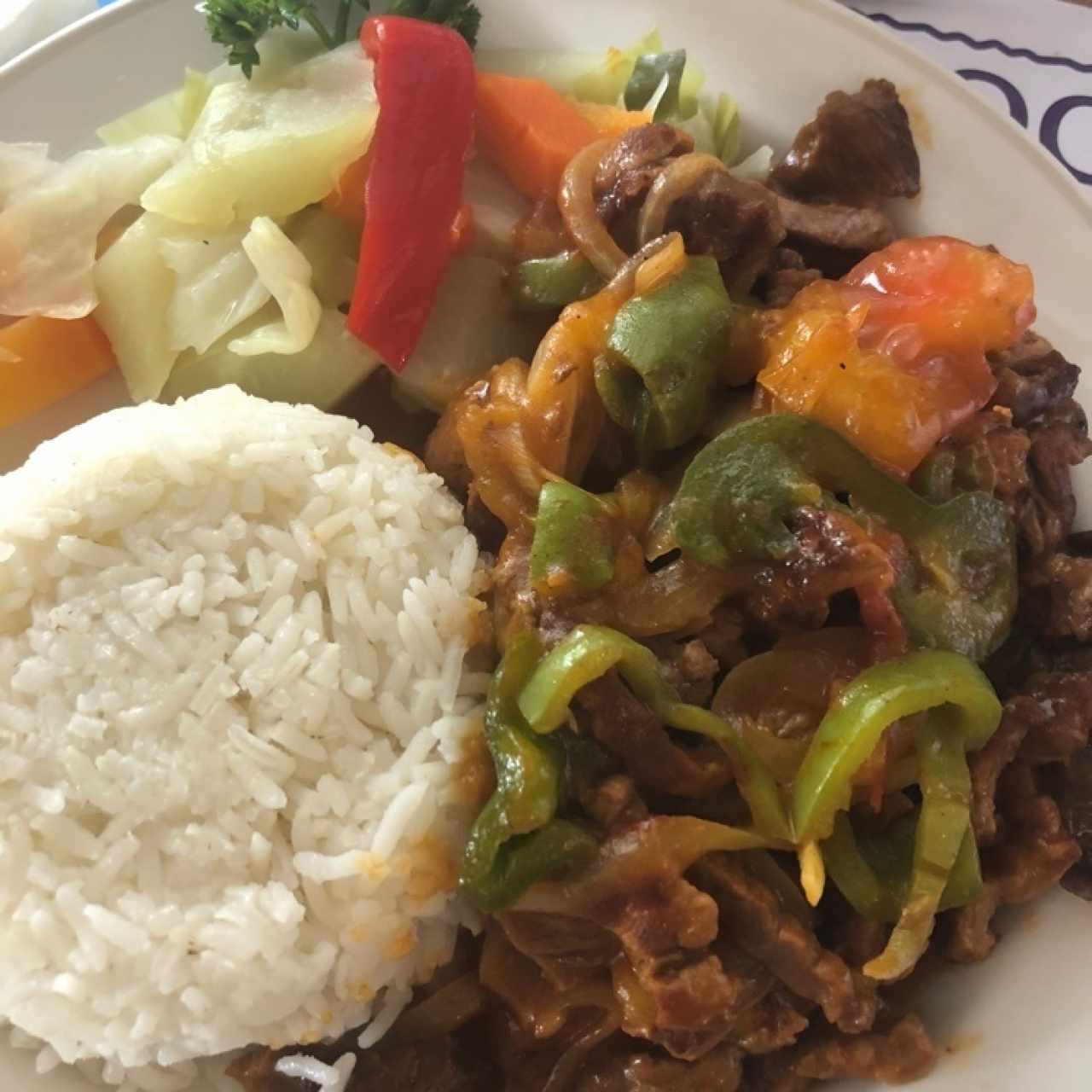 bistec picado con arroz