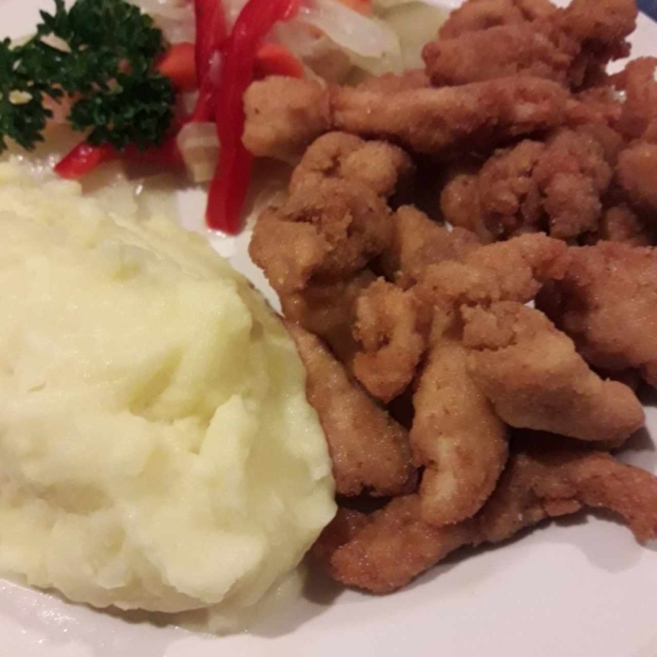 Deditos de pollo con puré 