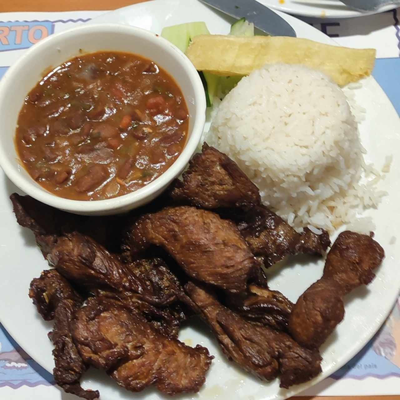 menu del día con carne frita