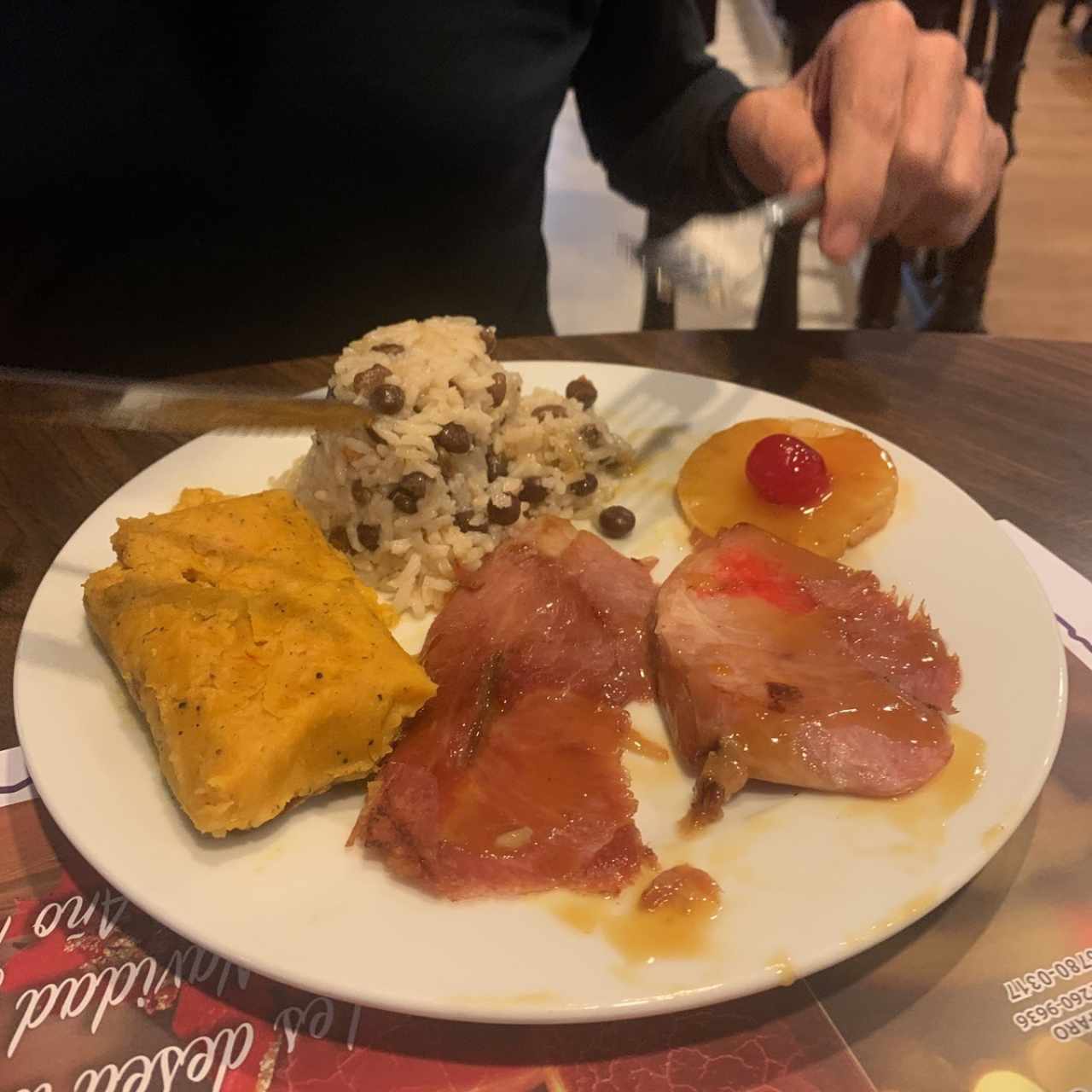 Jamón navideño tamal y arroz con guandu 