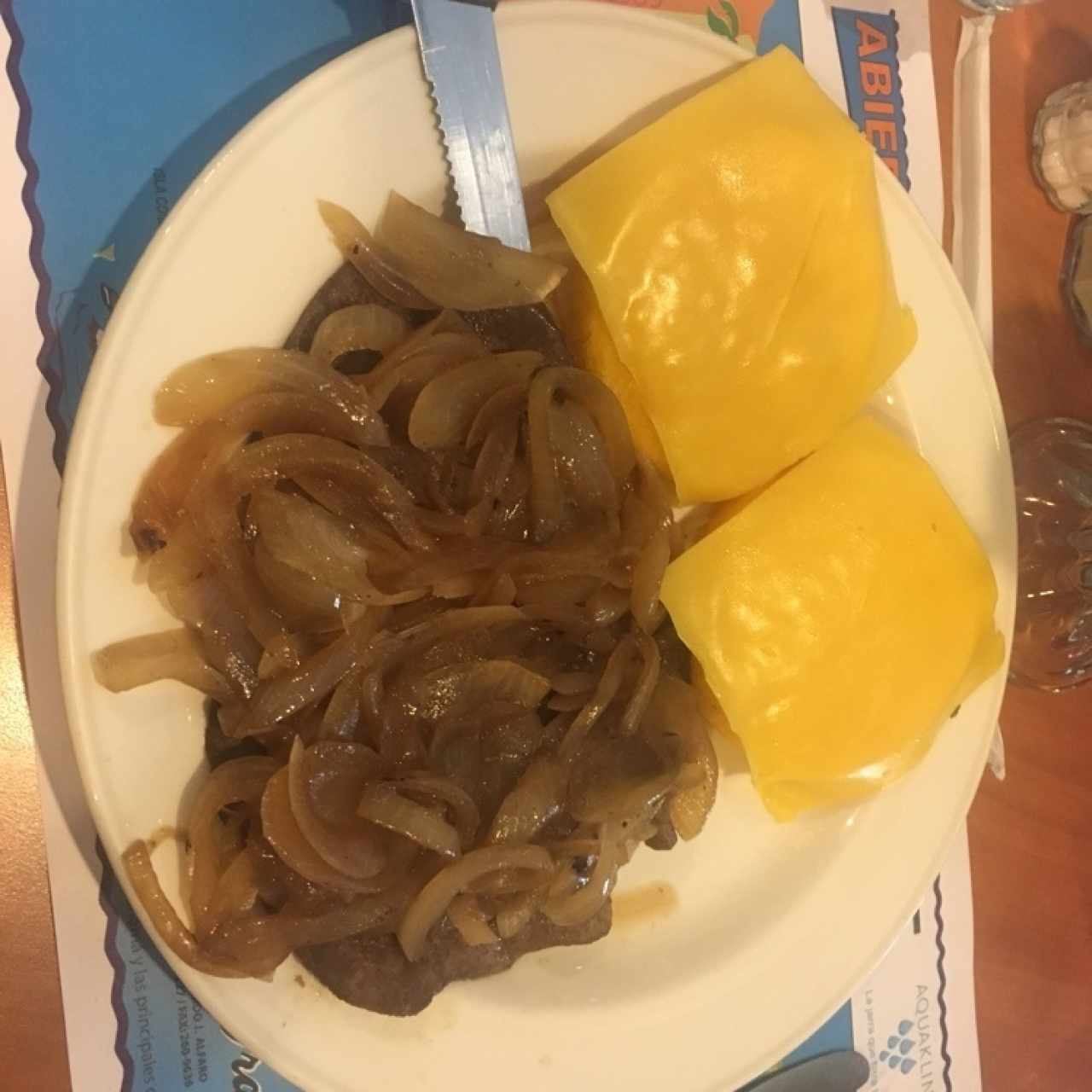 Bistec encebollado con Tortulla