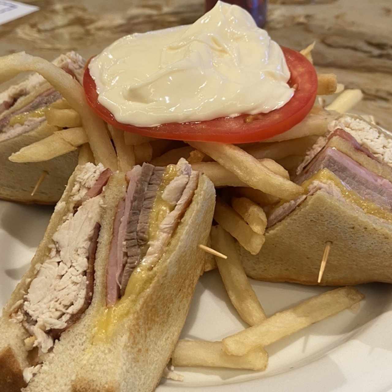 Emparedados /Sandwiches - Club Sandwich