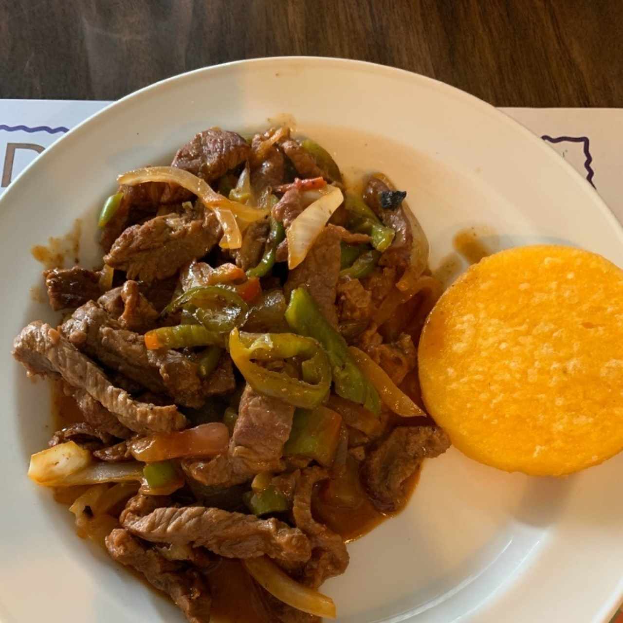 Bistec picado con tortilla se maíz