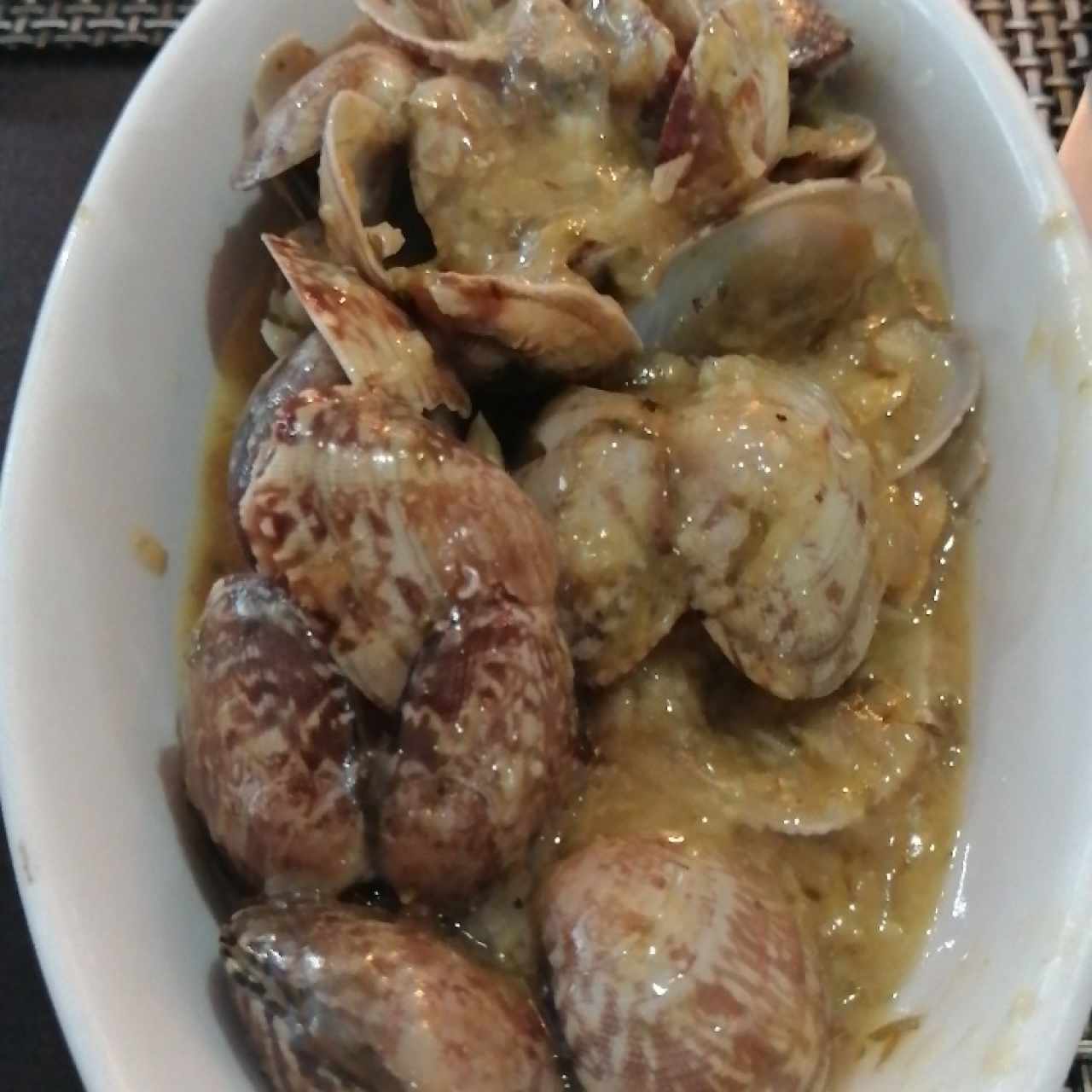 almejas al ajillo