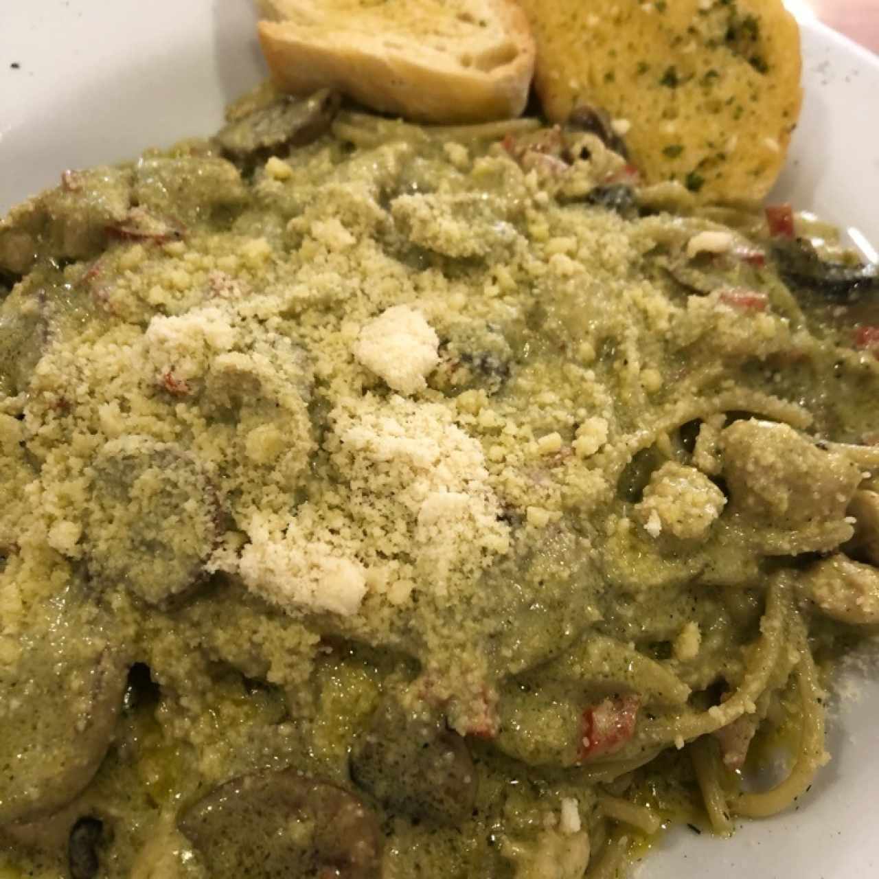 Pasta Pollo con Pesto