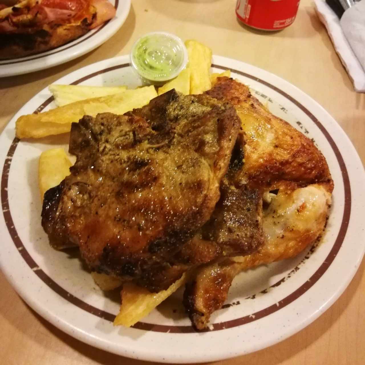 doraditos mix (2 chuletas con pollo asado más yuca) 