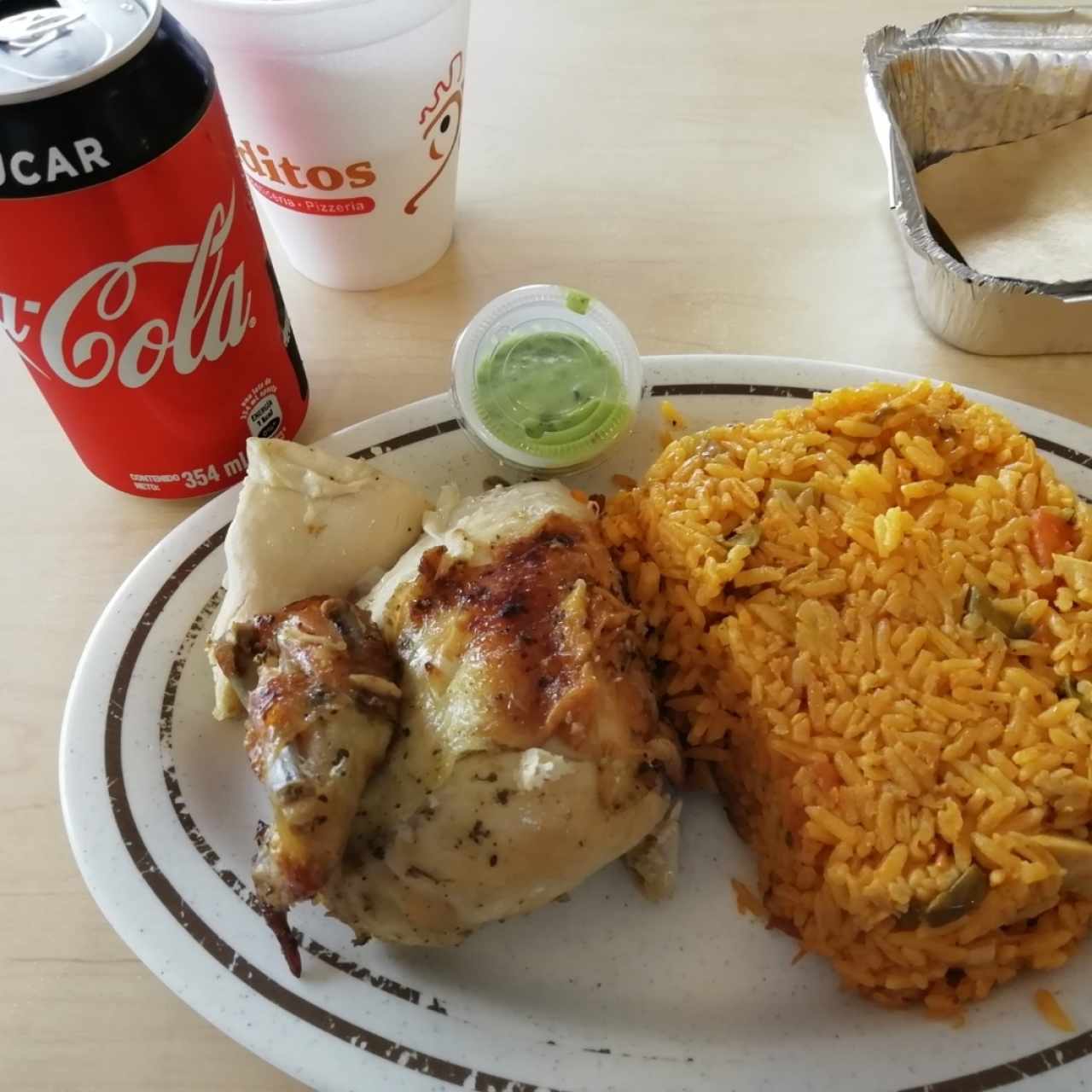 arroz con pollo y pechuga asada. 