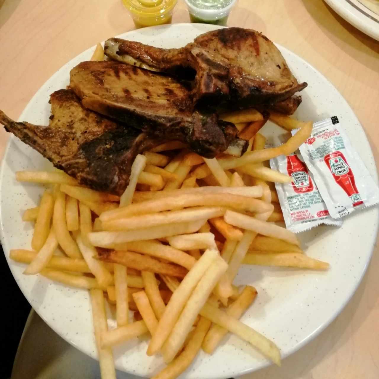 Combo de Chuletas con Papas Fritas