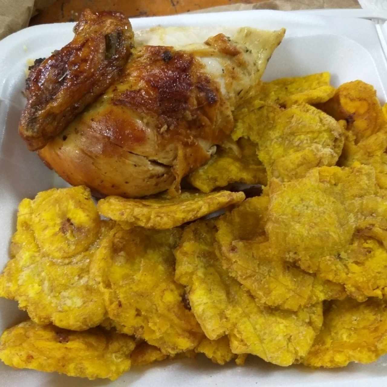 pollo con patacones