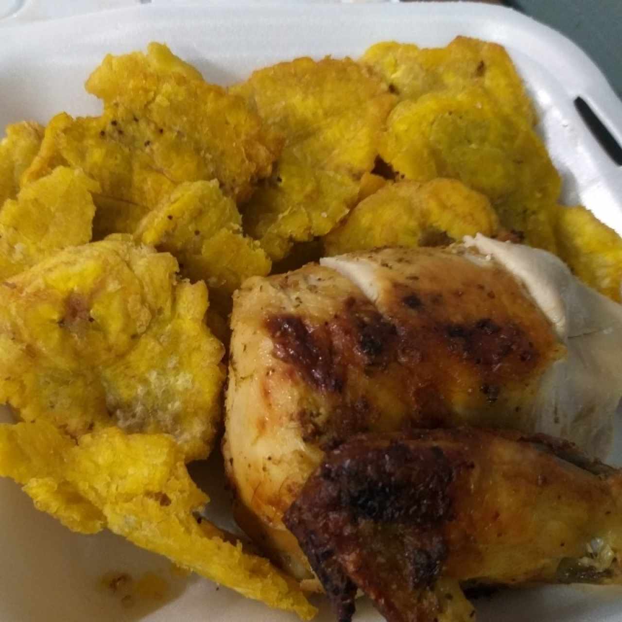 pollo con patacones