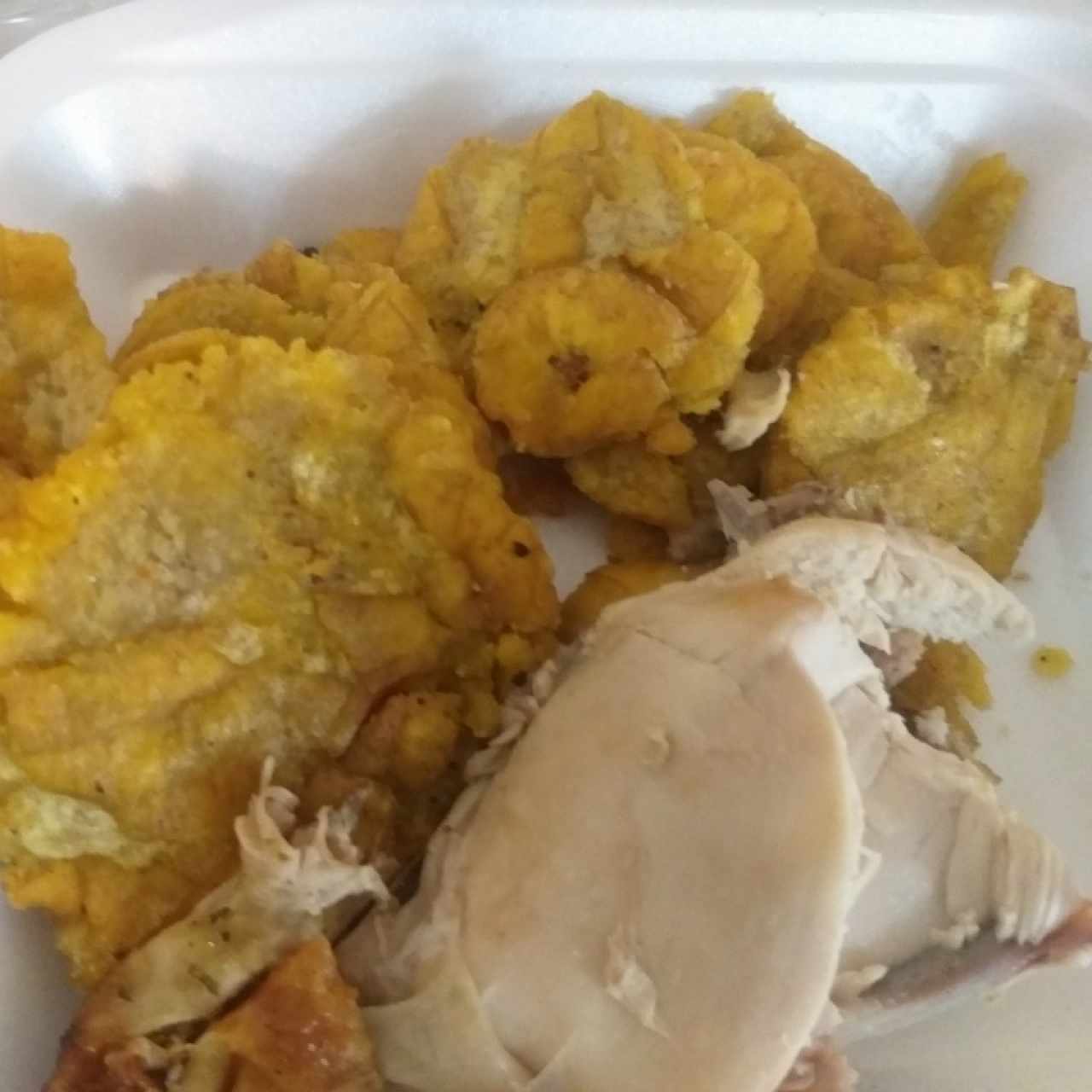 pollo con patacones