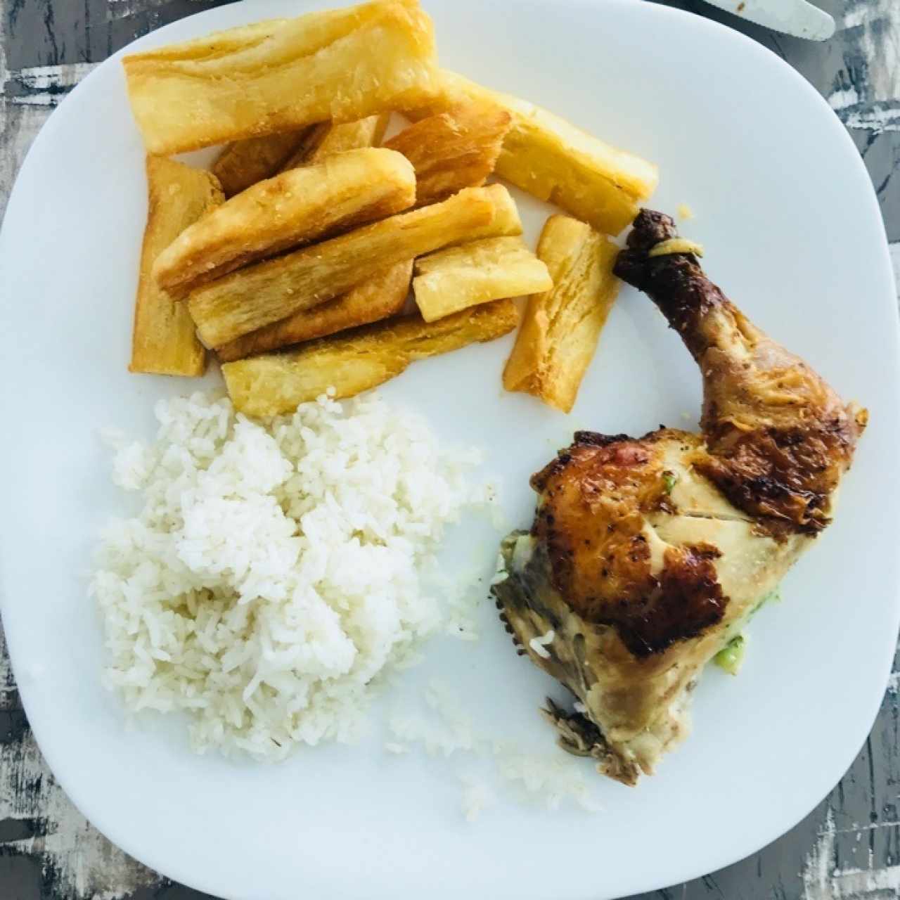 pollo + yuca frita + arroz 