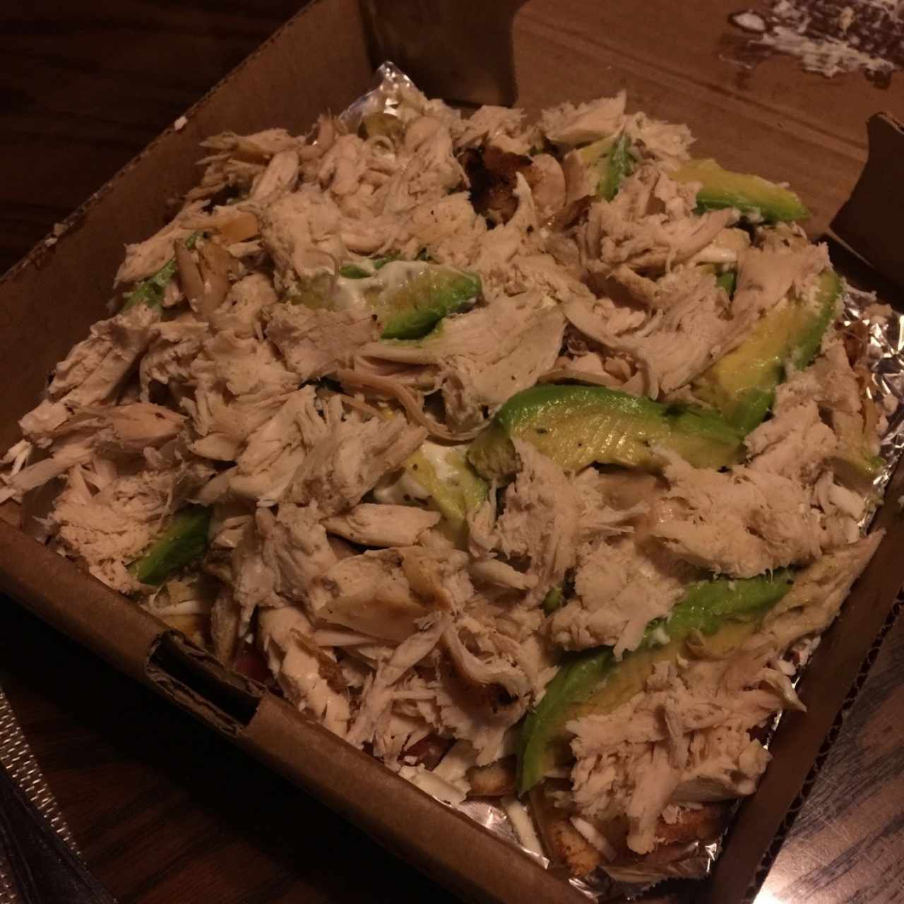 salatatos con extra pollo y extra aguacate