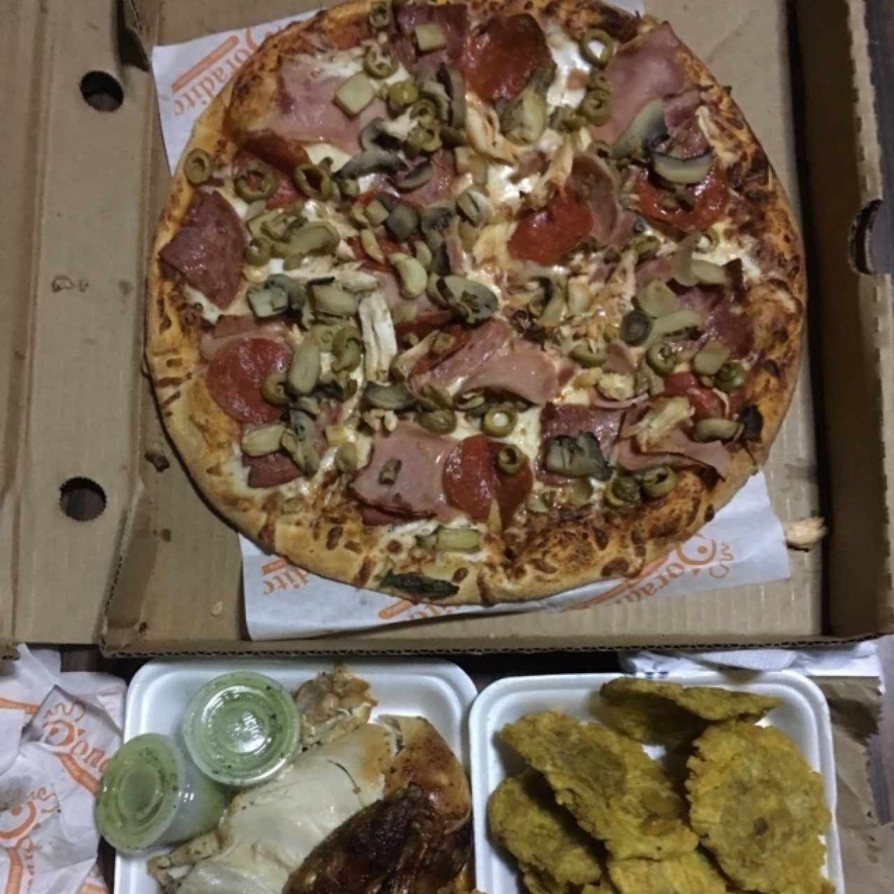 pizza doraditos y medio pollo doraditos con patacones