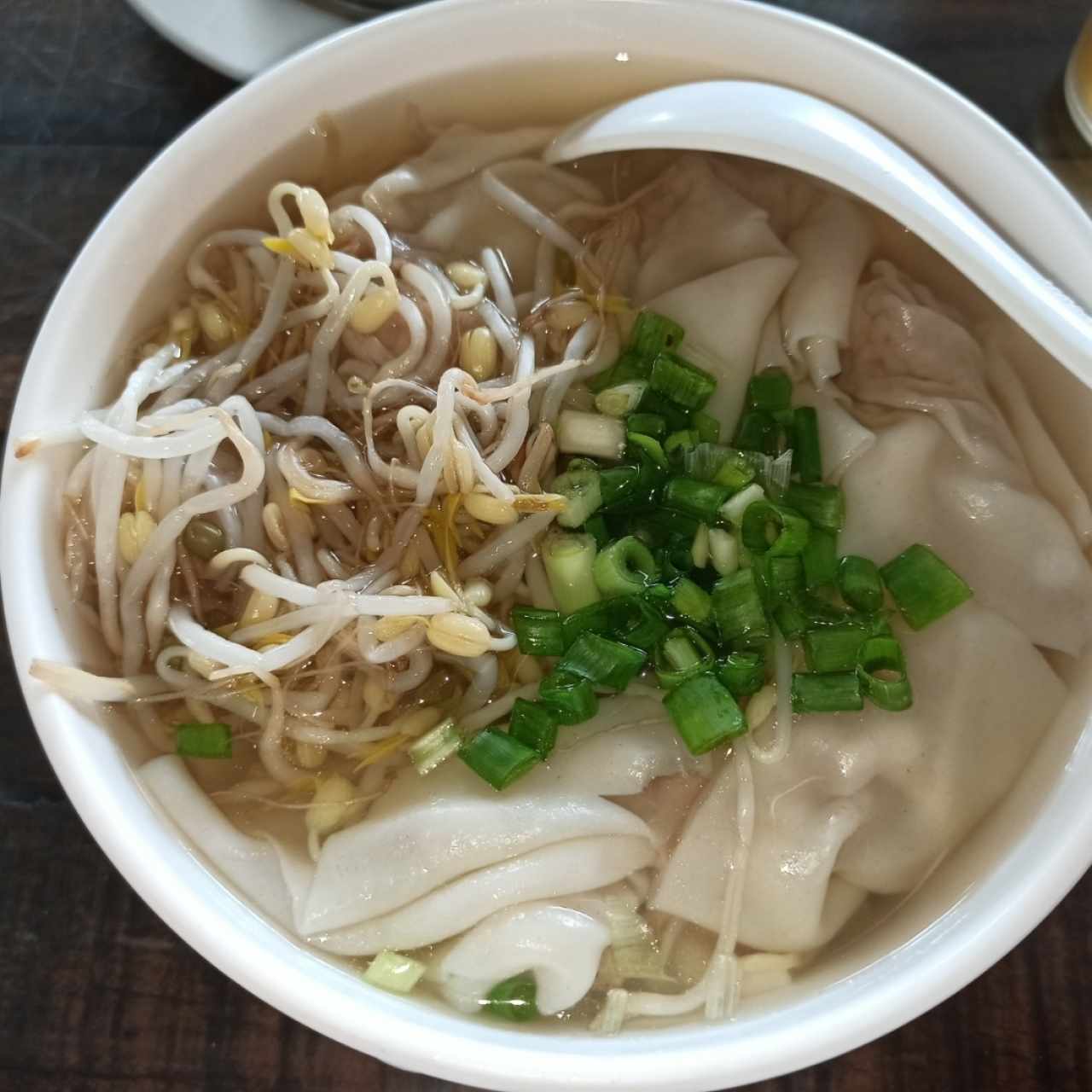 Sopa de wanton con camarones 