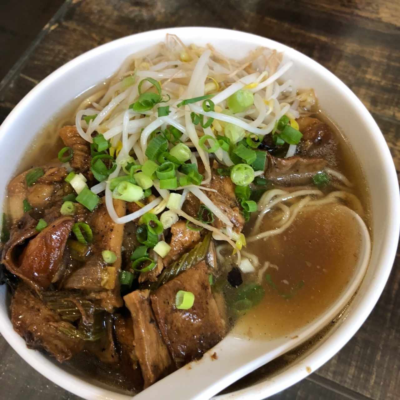 Sopa de Fideos con Puerco y Bambú !!!