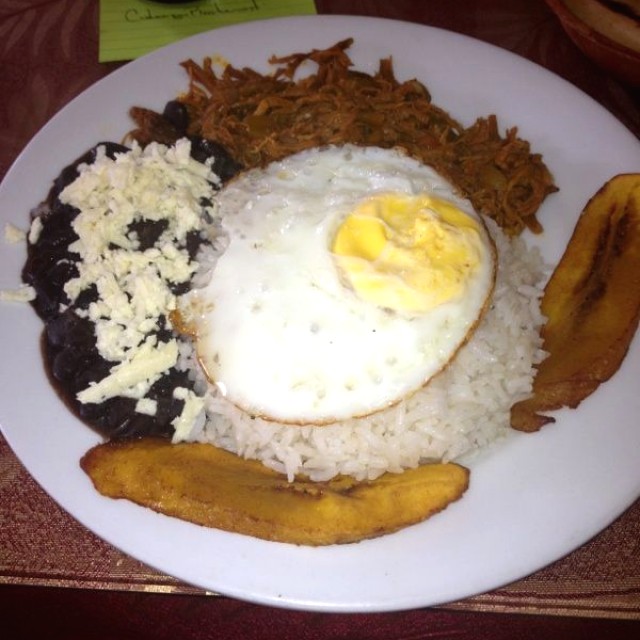 Pabellón Criollo con barandas