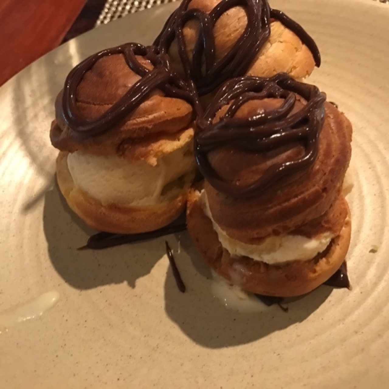 Profiteroles