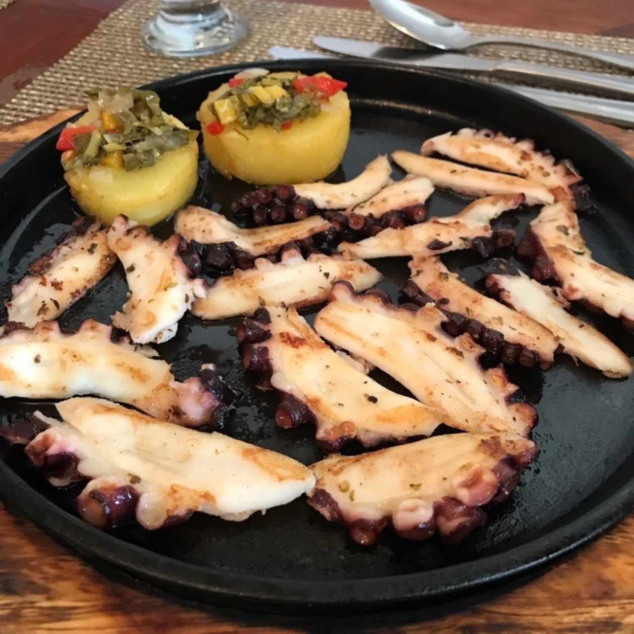 Mediterráneo - PULPO AL CARBÓN