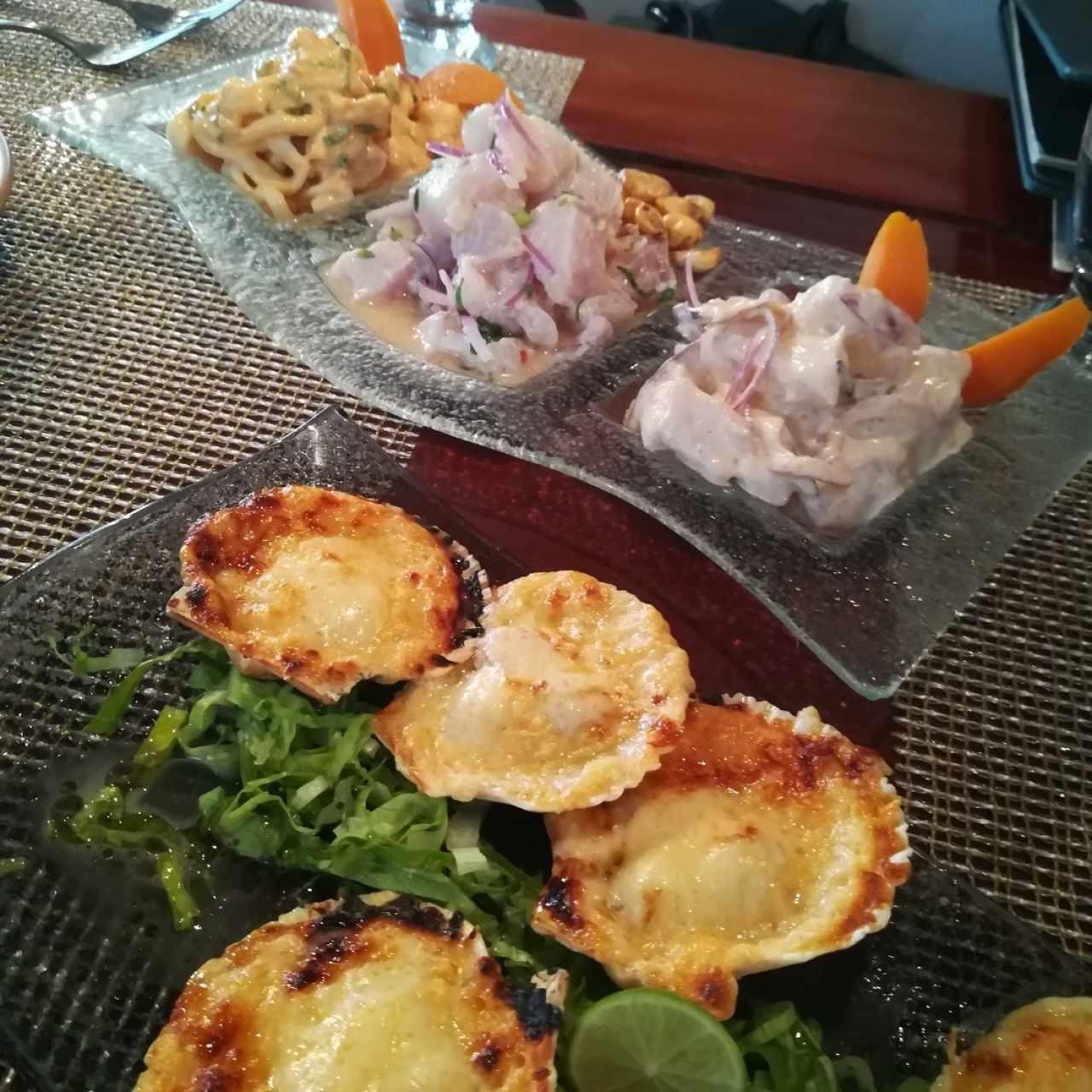 Conchitas a la parmesana, degustacion de ceviches