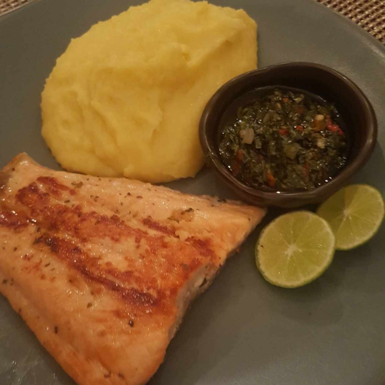 SALMÓN A LA PARRILLA