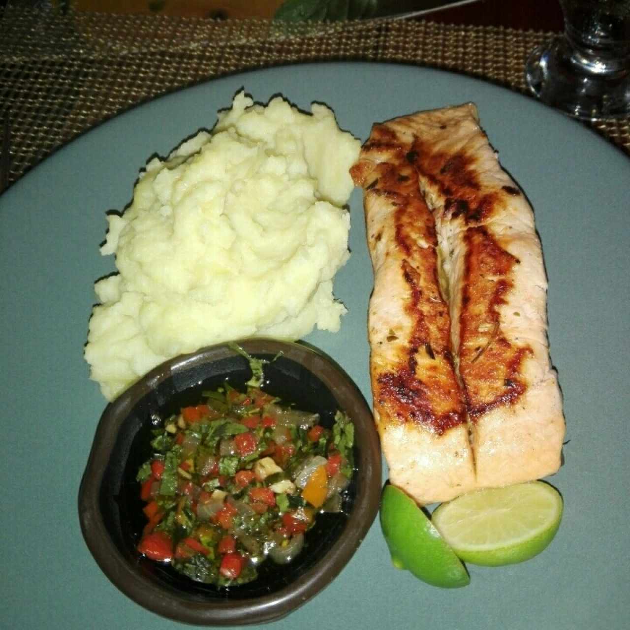 SALMÓN A LA PARRILLA