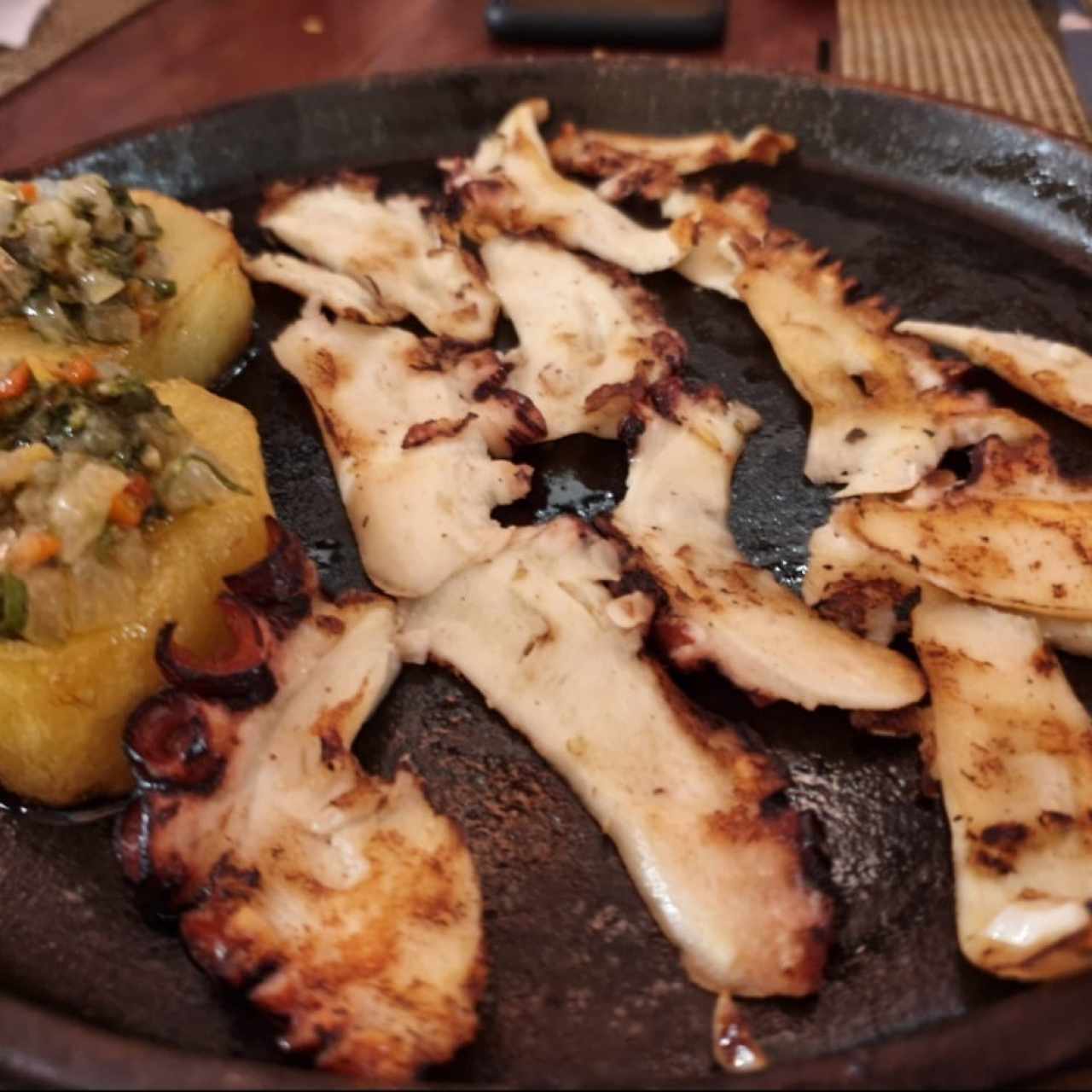 Mediterráneo - PULPO AL CARBÓN