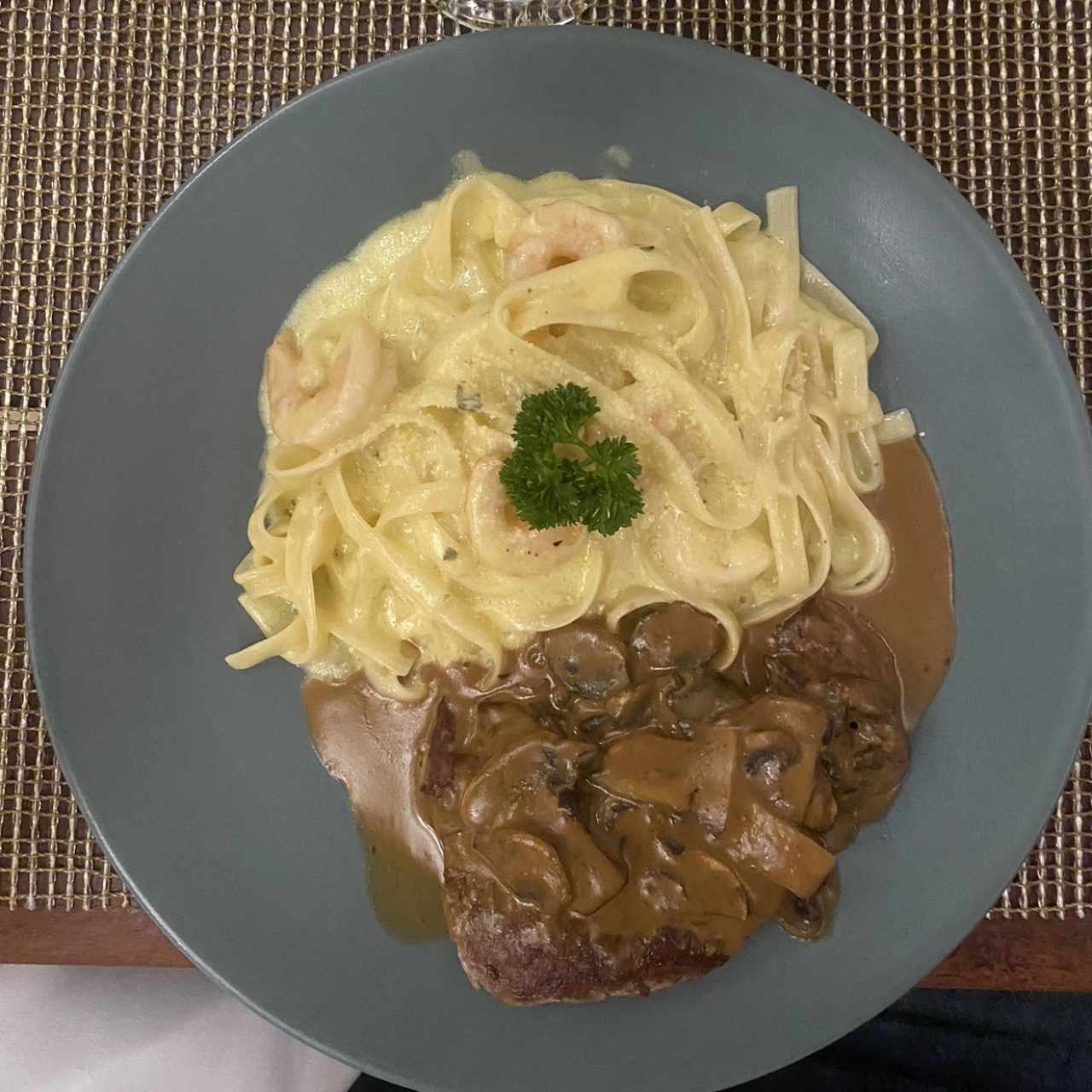 SPAGHETTI A LA HUANCAÍNA CON LOMO