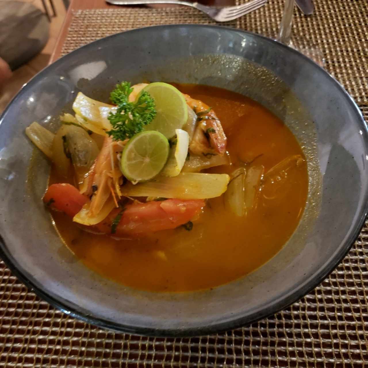 sudado de corvina y camarones