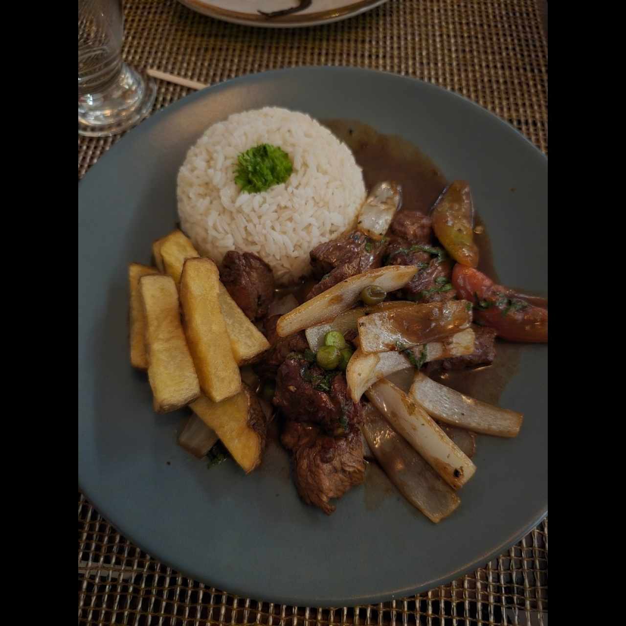 Platos Fuertes - Lomo Saltado