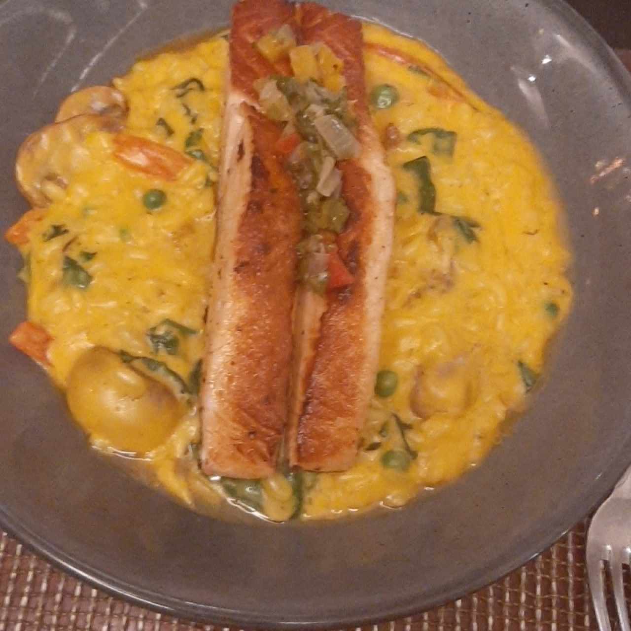 SALMÓN CON RISOTTO DI MONTI