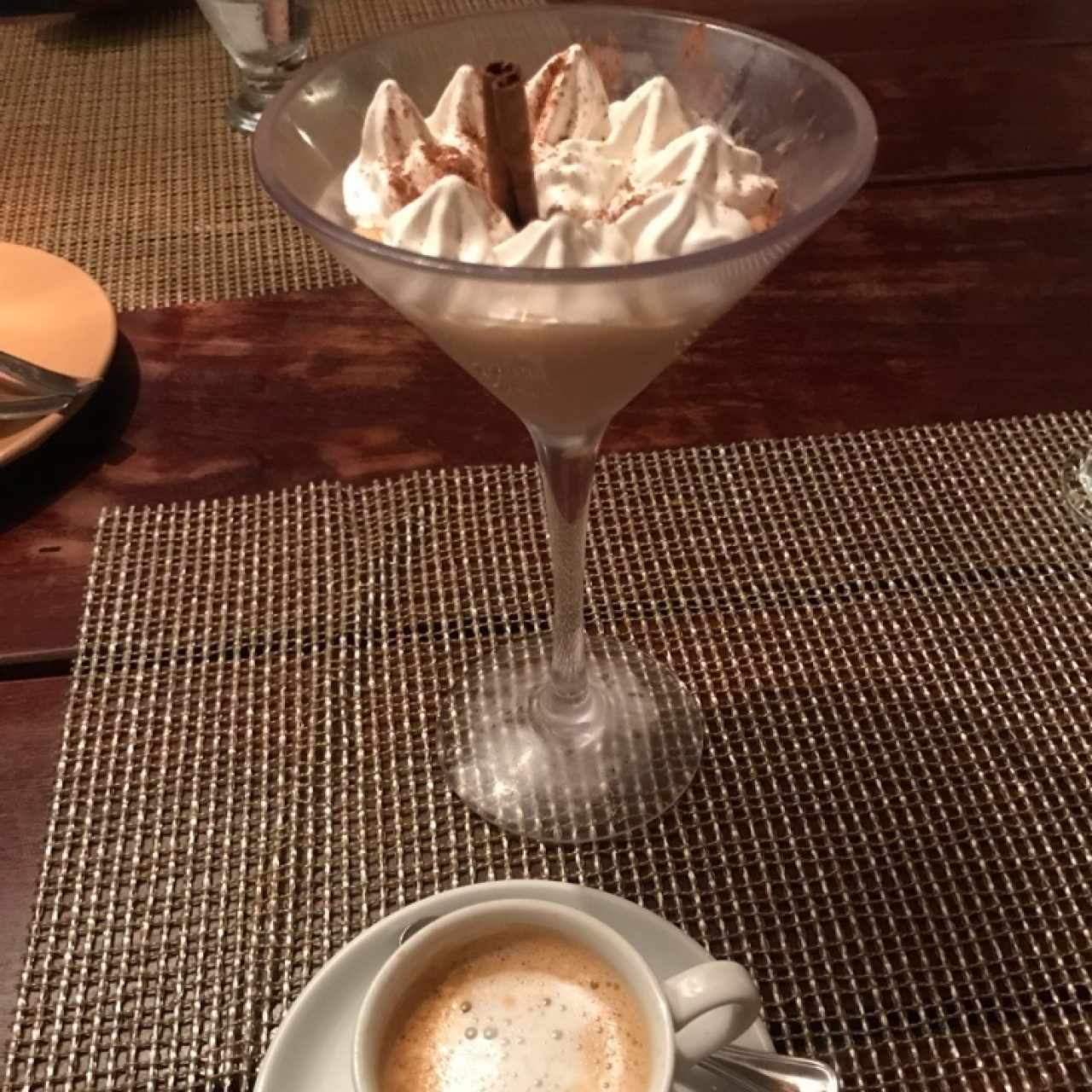 Suspiro limeño y café cortado, delicioso