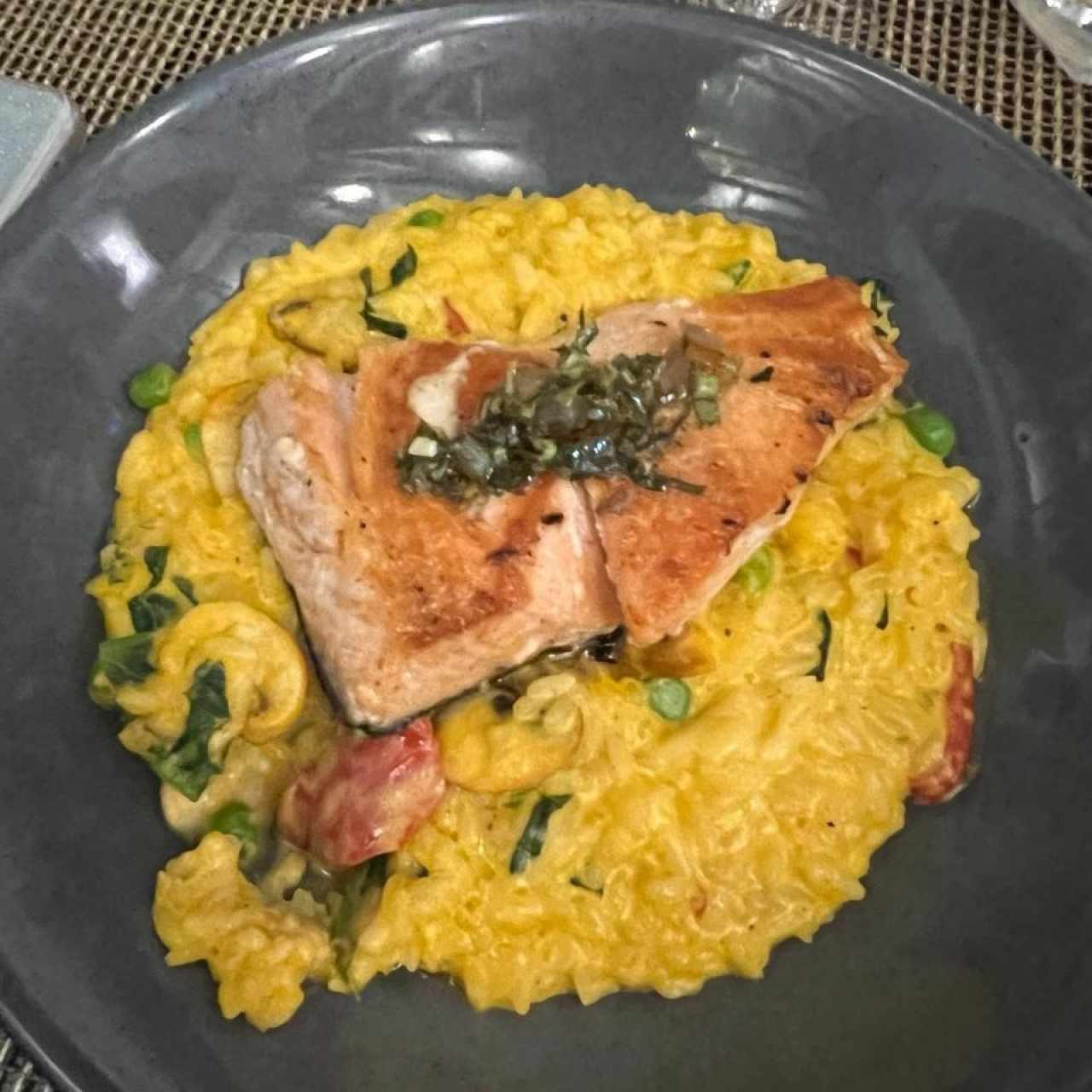 Salmon com risotto di mondi