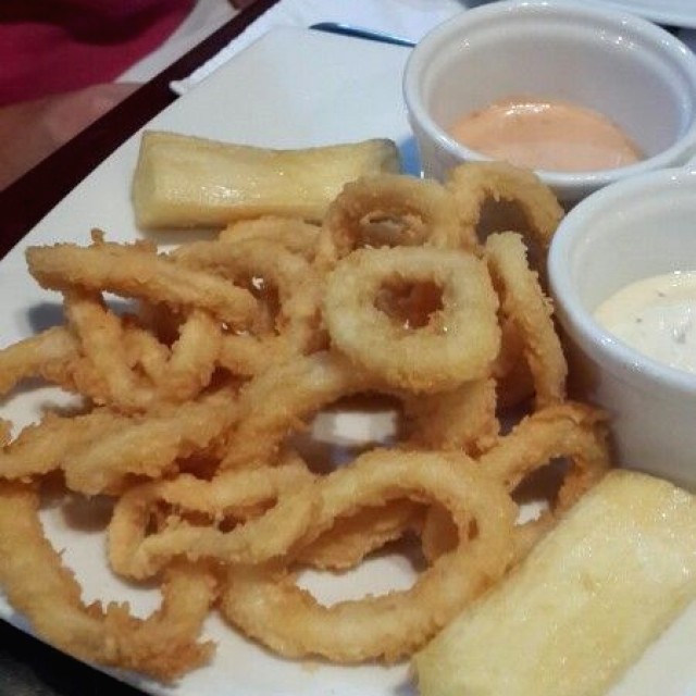 Chicharron de Calamar con 2 salsas