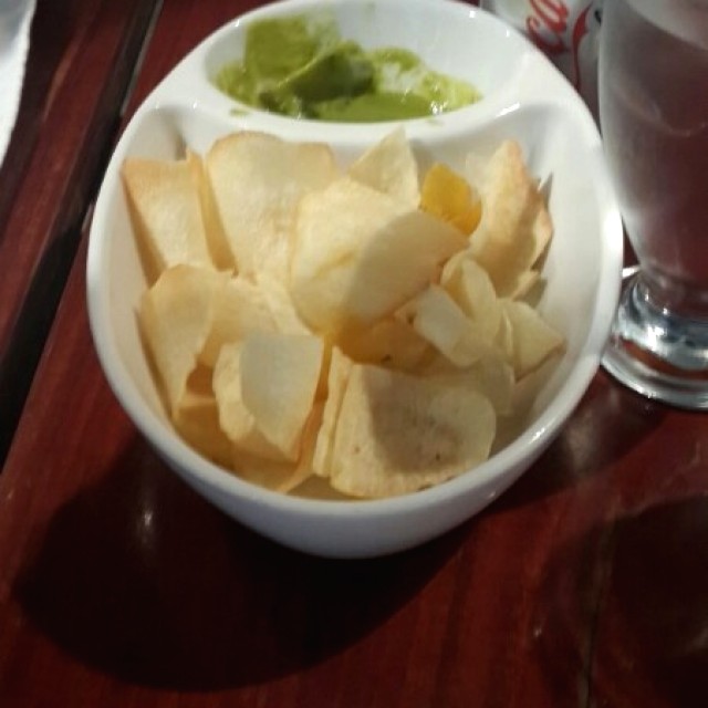 Chips con salsa de aji