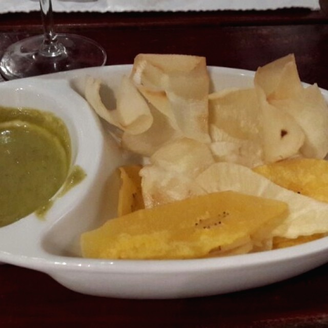 Chips con Salsa de Aji Verde