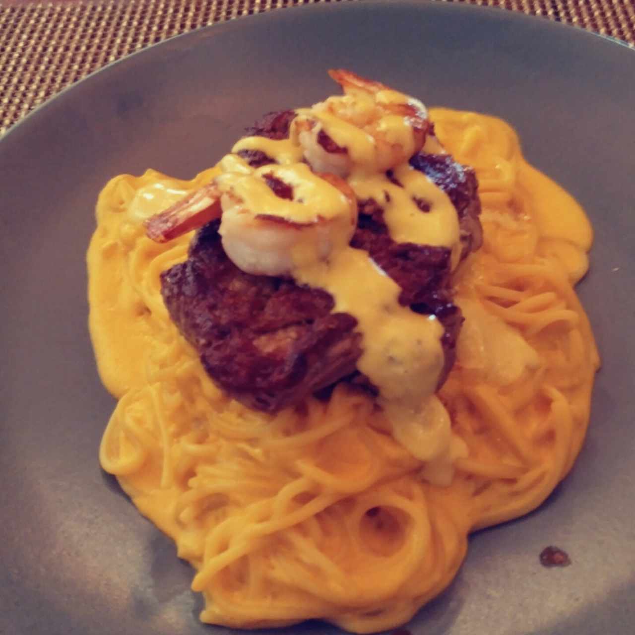 SPAGHETTI A LA HUANCAÍNA CON LOMO