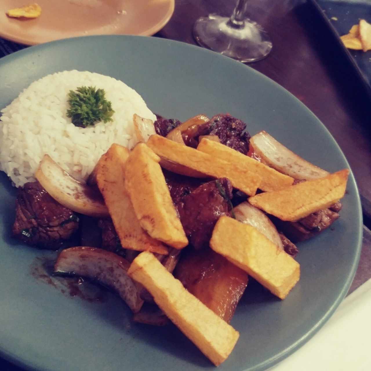 Platos Fuertes - Lomo Saltado