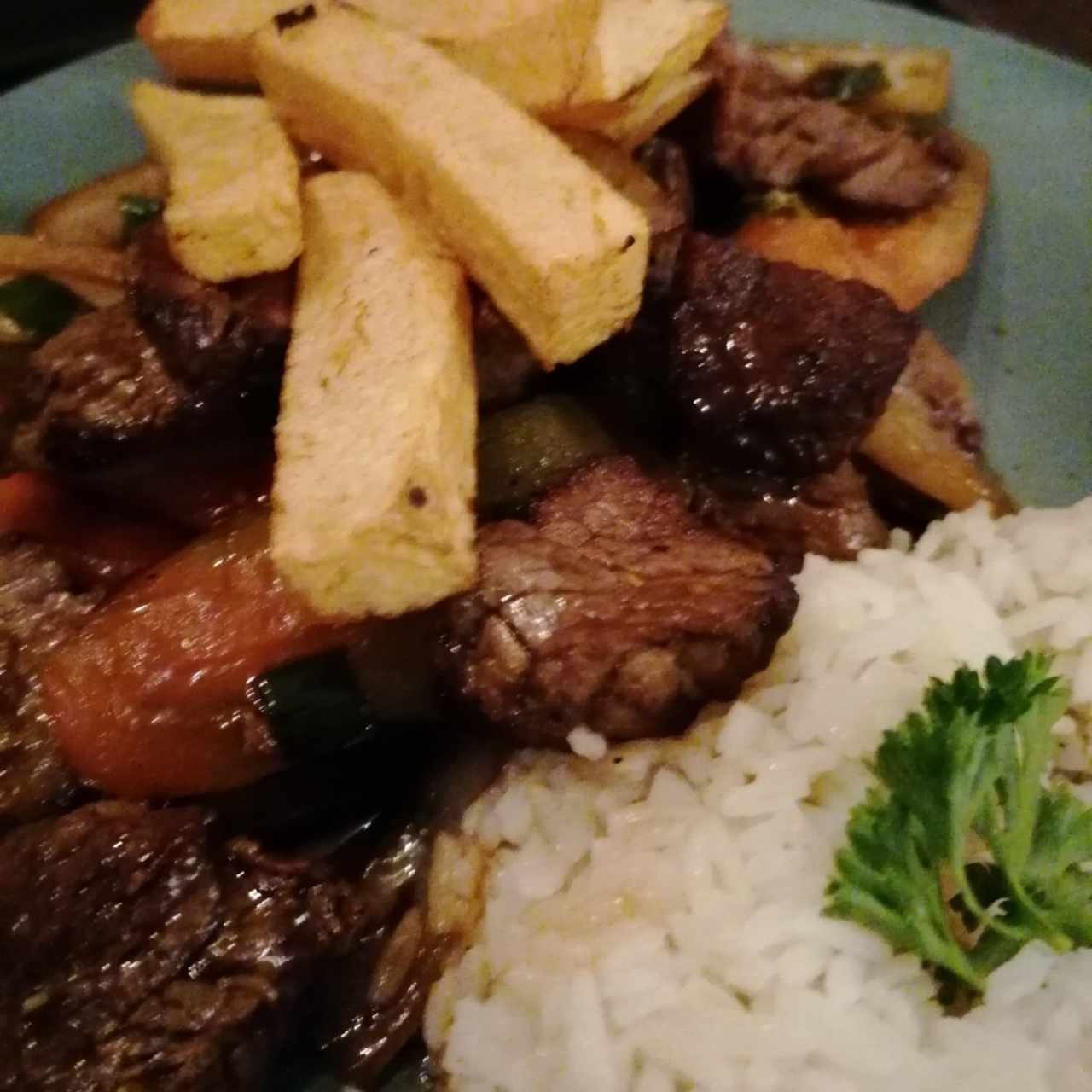 Platos Fuertes - Lomo Saltado