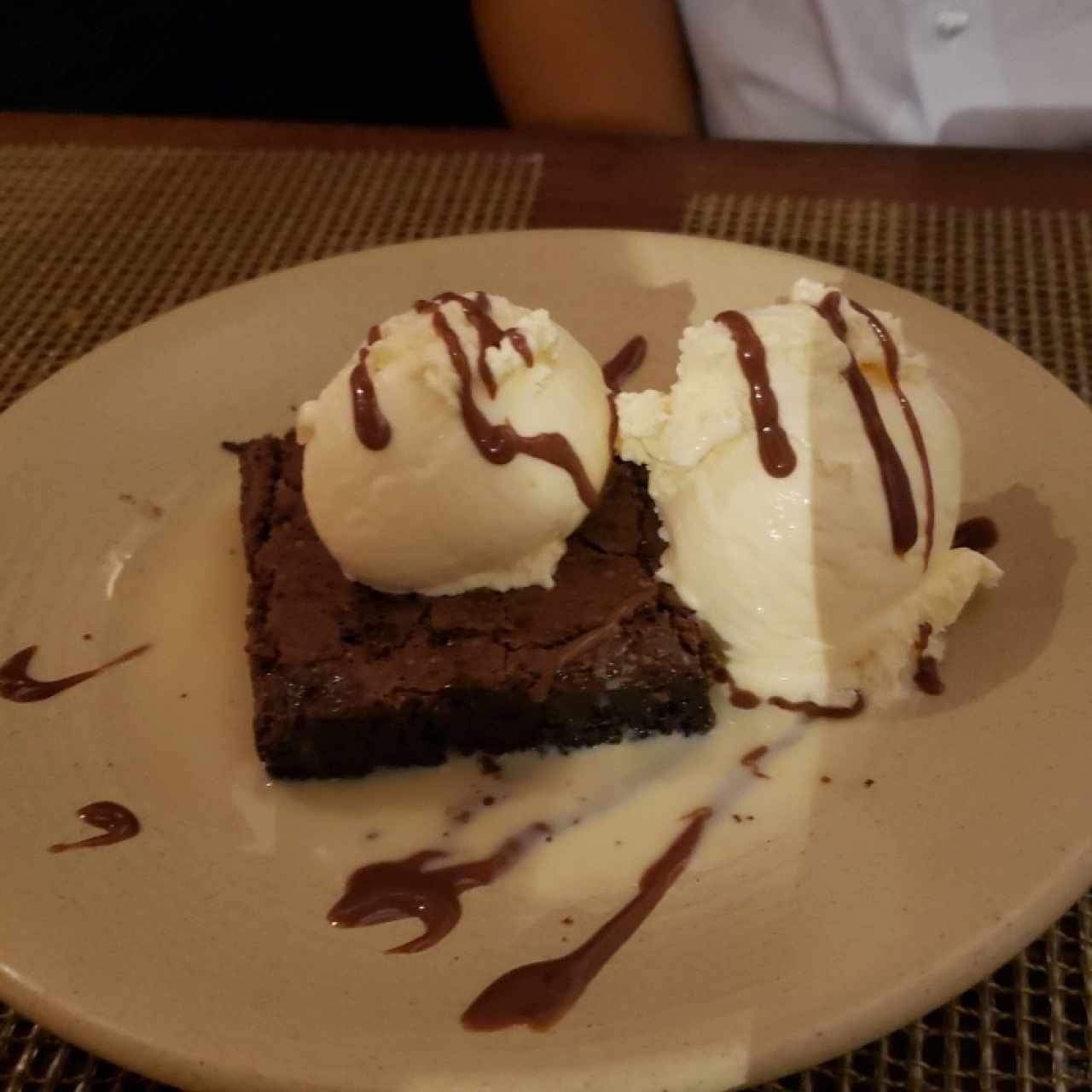 brownie con helado