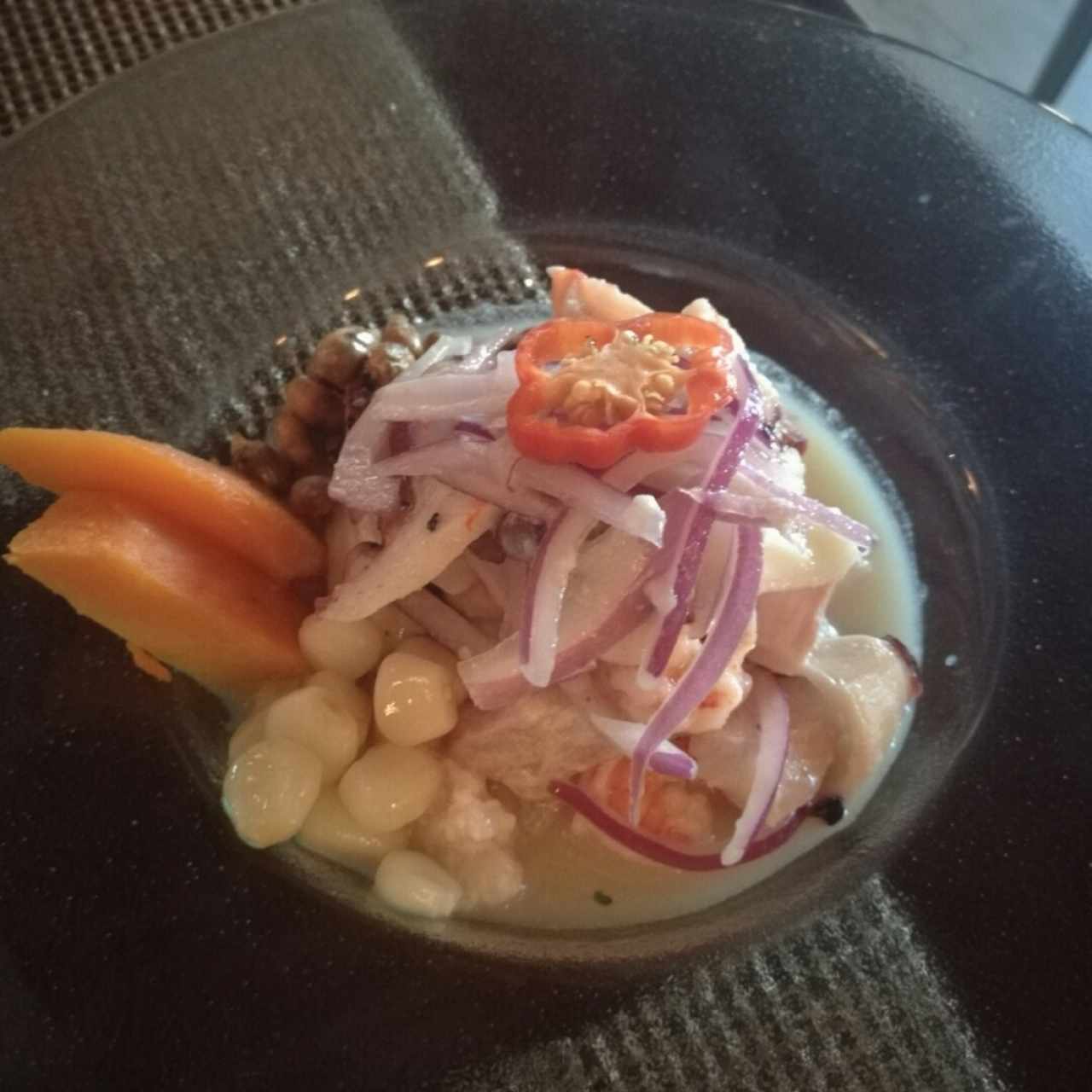 ceviche de pescado, pulpo y camarones